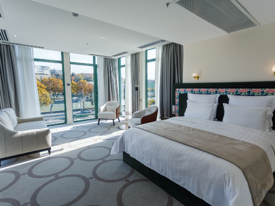 Hotel Ambassadori ,Near Meidan Bazaar Room Type - Family Suite