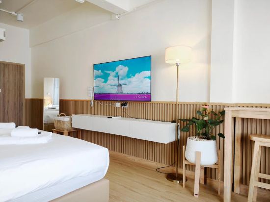 Shade House - Phuket Downtown Room Type - Grand King Room