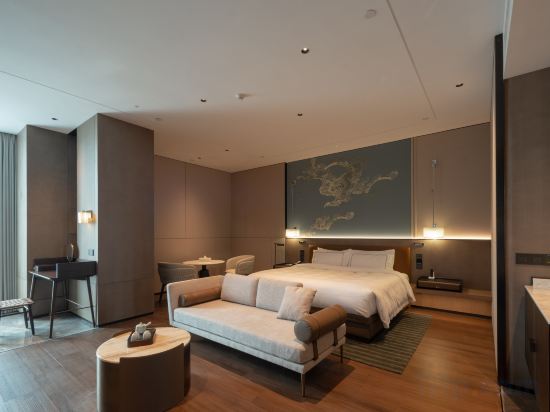 Shanghai HuHua Grand Hotel Room Type - Dulex Honor King Room