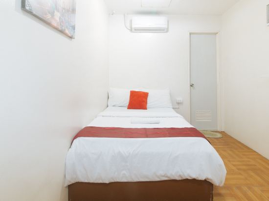 Nearest Hostel Pasay City by RedDoorz Room Type - Standard Double Room