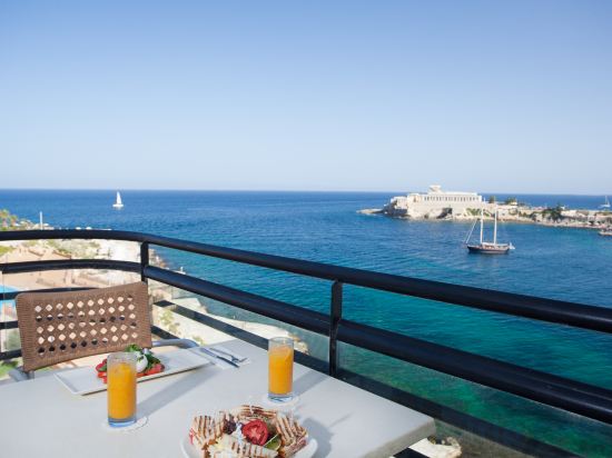 Verdi St Georges Bay Marina Room Type - Deluxe Seaview Queen