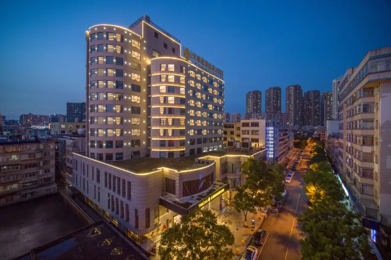 Yunnan Weiju Golden Eagle Grand Hotel (Kunming Railway Station International Convention and Exhibition Center)