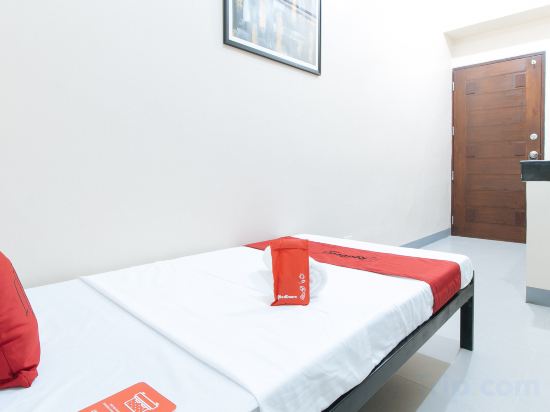 RedDoorz Plus @ Torre De Manuel Residences 1 - Tap to explore photos