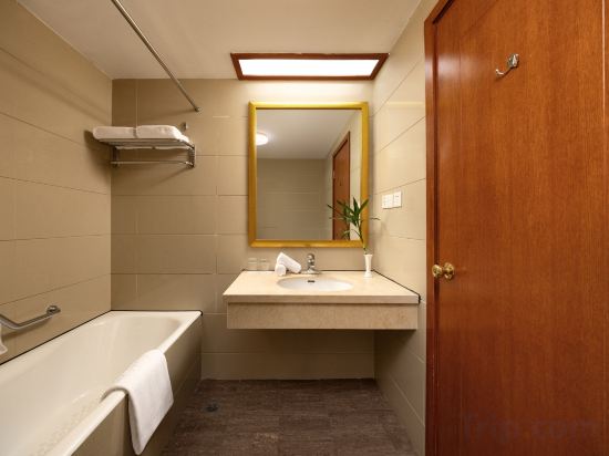 Shanghai Nanquan Hotel (Lujiazui Tangqiao Metro Station Branch) Room Type - Suite
