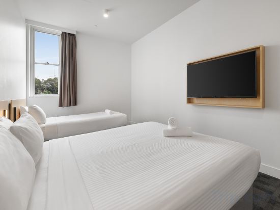 YHA Sydney Harbour Room Type - Queen Plus One with Ensuite