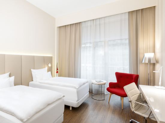NH Collection Berlin Mitte Friedrichstrasse Room Type - Premium Courtyard Room NH Collection Berlin Mitte Friedrichstrasse Room Type - Premium Courtyard Room