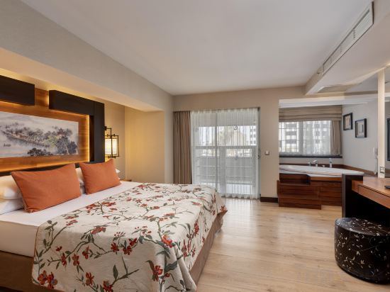 Limak Lara De Luxe Hotel - All Inclusive Room Type - Deluxe Double Room with Hot Tub Limak Lara De Luxe Hotel - All Inclusive Room Type - Deluxe Double Room with Hot Tub