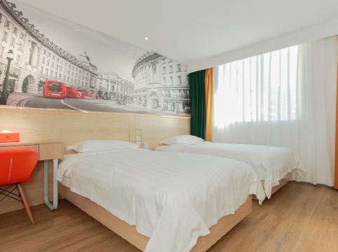 London Hotel Room Type - Deluxe Twin Beds Room with View