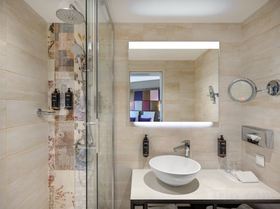 Mercure Budapest Korona Hotel - Tap to explore photos