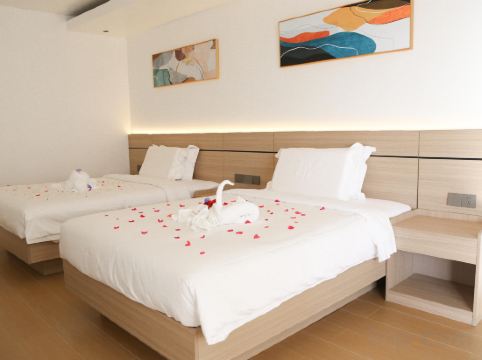 Willander Resort Room Type - Deluxe Queen Room With Pool Access