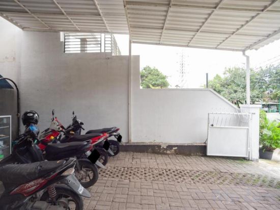OYO 1941 Aaa Residence Syariah - Tap to explore photos