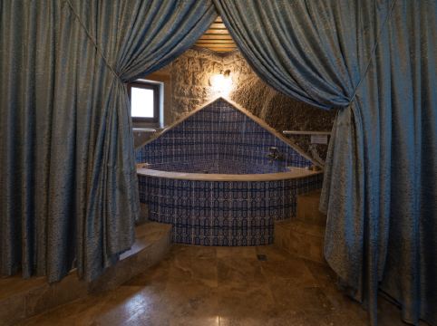 Grand Cave Suites - Tap to explore photos