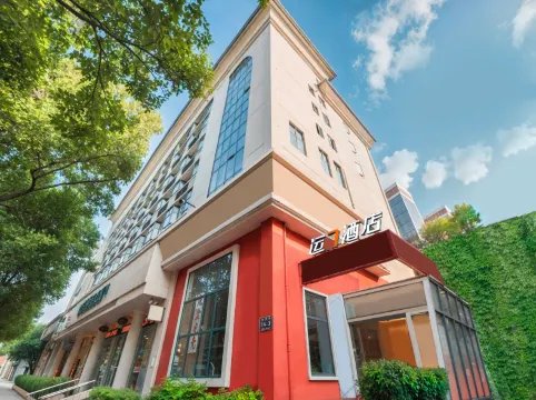 LUCK 7 Business Hotel (Yichang CBD Shopping Center Sanxia Electric Power College)