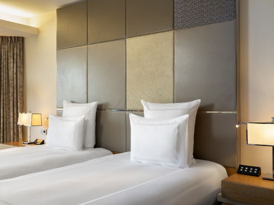 Swissotel the Bosphorus Istanbul Room Type - Swiss Executive Twin Room with Bosphorus View Swissotel the Bosphorus Istanbul Room Type - Swiss Executive Twin Room with Bosphorus View