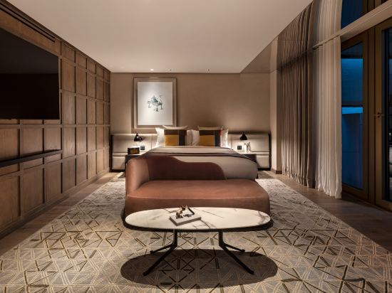 The Londoner Room Type - Signature Suite
