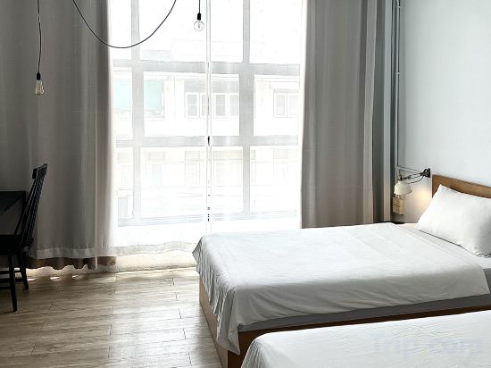 Beige Poshtels Room Type - Double Bed