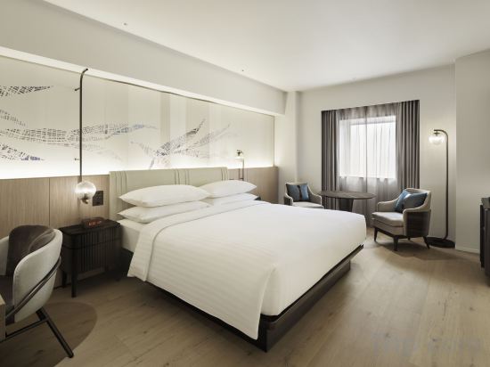 Courtyard by Marriott Tokyo Ginza - Tap to explore photos