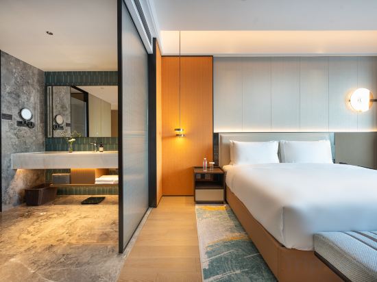 LEEZY HOTEL Room Type - Superior Double Room