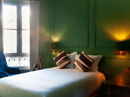 Hotel Petit Saint Honoré - Tap to explore photos