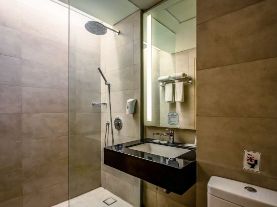 Hotel AYOLA Lippo Cikarang Room Type - Superior Room Queen