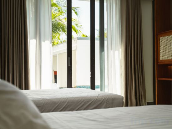 Long Set Resort Room Type - Premier Twin Pool Access