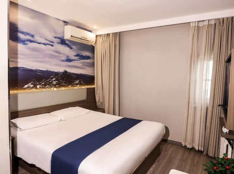 Pai Hotel (Shijiazhuang Railway Station Normal University Hongqi Campus Store)