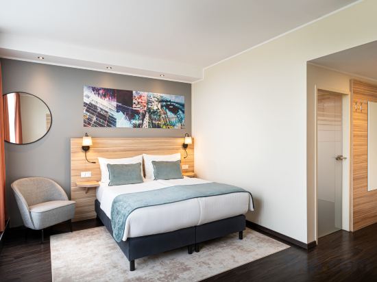 Leonardo Boutique Hotel Linz City Center - Tap to explore photos