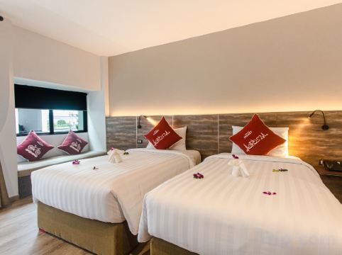 Tour De Phuket Hotel - Tap to explore photos