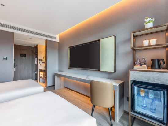 Lang Liz Hotel (Daoxianghu Road Subway Station Zhongguancun Environmental Protection Park)