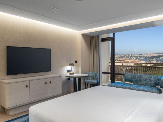 Hilton Istanbul Bosphorus Room Type - Deluxe King Room With Bosphorus View