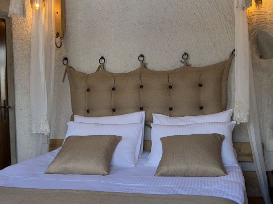 Local Cave House Room Type - Small Double Room
