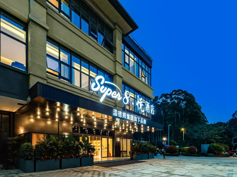 Super 8 yue Hotel