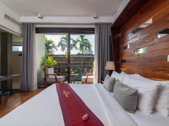 King Rock Boutique Hotel Room Type - Deluxe King Room