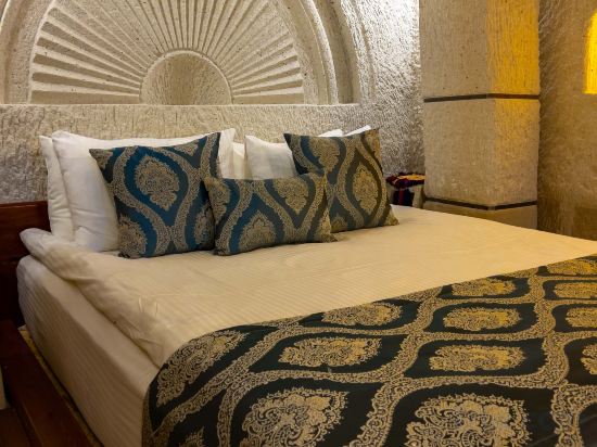 Local Cave House Room Type - Triple Cave Room