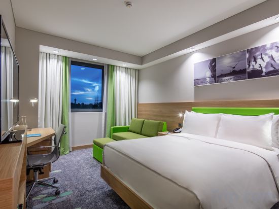 Hampton by Hilton Istanbul Zeytinburnu Room Type - Queen Room with Sofa Bed