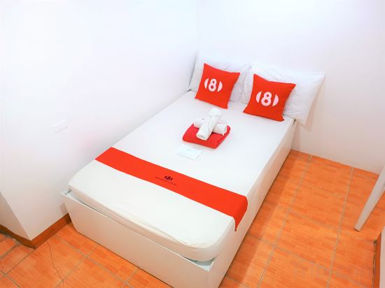 8 Hostel at Quiapo Room Type - Budget Double Room Private Bath No Window