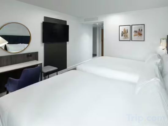 DoubleTree by Hilton Hotel Manchester - Piccadilly - Tap to explore photos