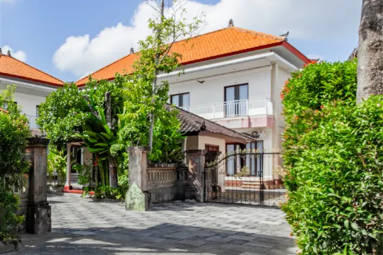 Collection O Near Seminyak Beach Formerly The Kumpi Hotel