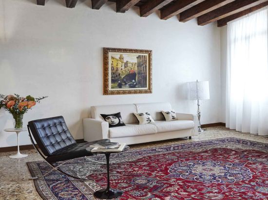 Palazzo Paruta & Wellness Apartments - Tap to explore photos