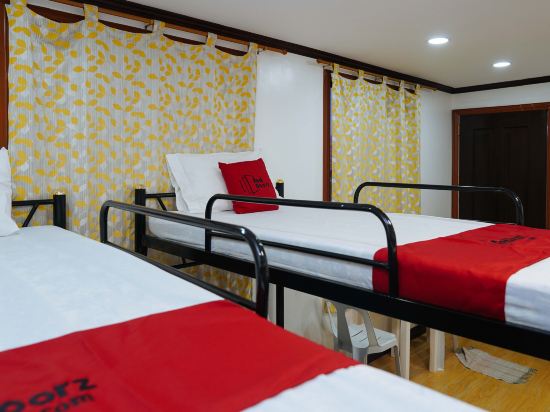 RedDoorz Plus @ Billys Resort Oslob Room Type - RedDoorz Bed In 8 Bed Mixed Dormitory