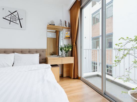 The Euphoria Hanoi Room Type - Queen Studio Balcony Skyline View
