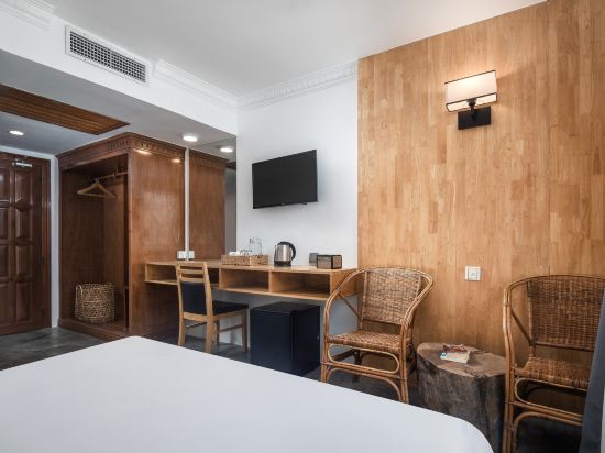 Pacific Hotel, Phnom Penh Room Type - Superior Double Room with City View