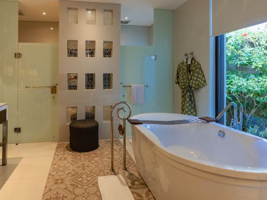 Samabe Bali Suites & Villas - Tap to explore photos