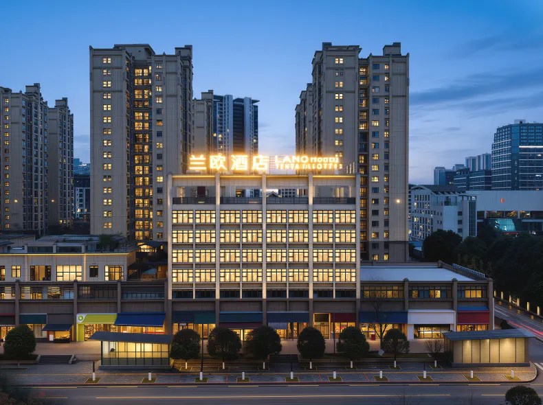 LANOU Hotel (Guiyang Quanhu Park Subway Station)