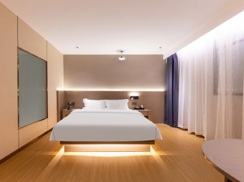 Putai Hostel Room Type - Featured Cozy Smart Room (Memory Foam Mattress)