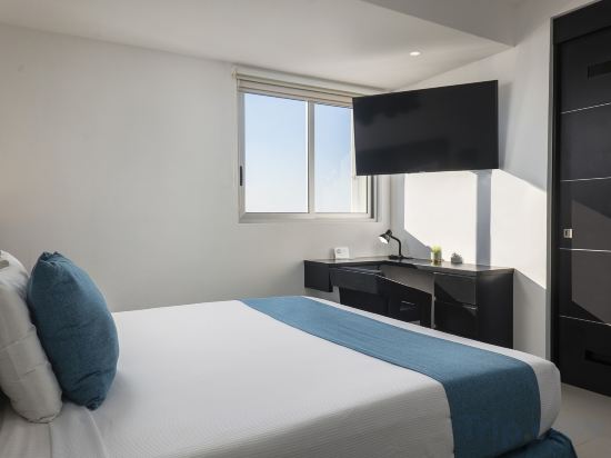 Suites Malecon Cancun - Tap to explore photos