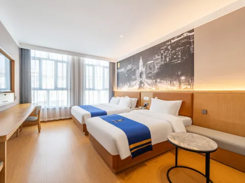 SUPER 8 HOTEL PREMIER