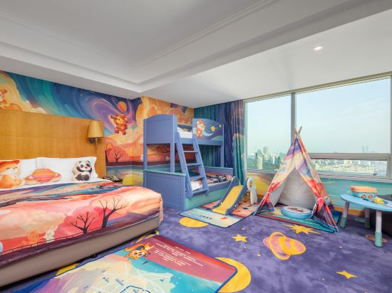 DoubleTree by Hilton Hotel Shanghai - Pudong Room Type - Time-Tracing Theme Family Double Bed Room DoubleTree by Hilton Hotel Shanghai - Pudong Room Type - Time-Tracing Theme Family Double Bed Room