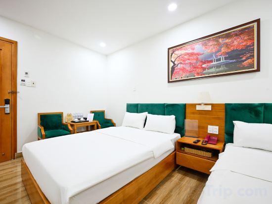 Vivian Hotel Saigon Airport Room Type - Superior Quadruple Room