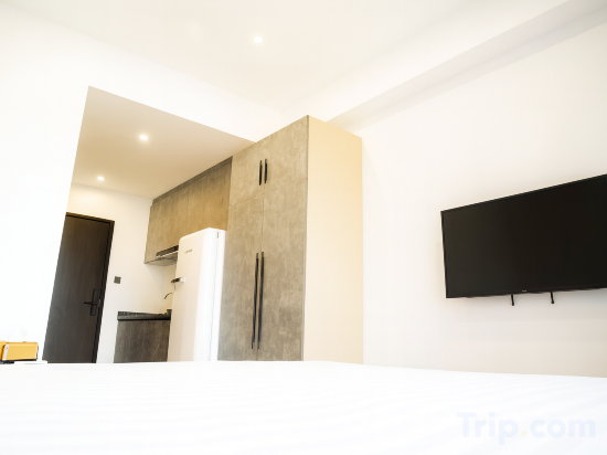 Phnom Penh Infinity Pool Down to $25/N - M Residence Room Type - Leisure Queen Room